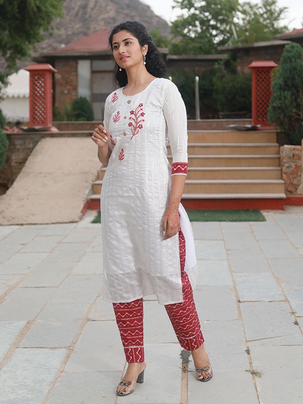Staright Style Georgette Fabric White color Kurti with Thread, Beads &  Sequence work and Georgette fabric Bottom with Organza fabric Dupatta